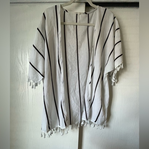 Black and white cardigan - Picture 1 of 5
